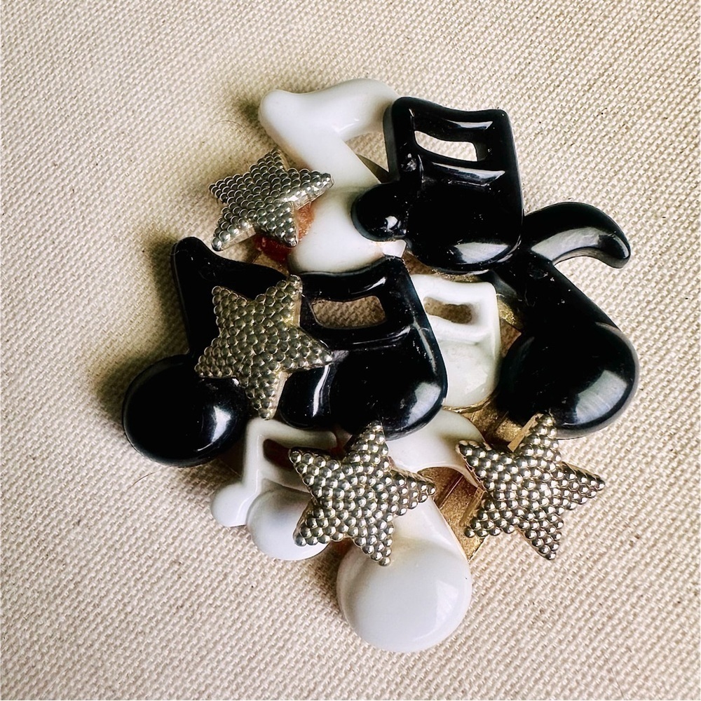 Vintage Bakelite Style Brooch | Music | Musical Notes‎ | Stars | 1980s